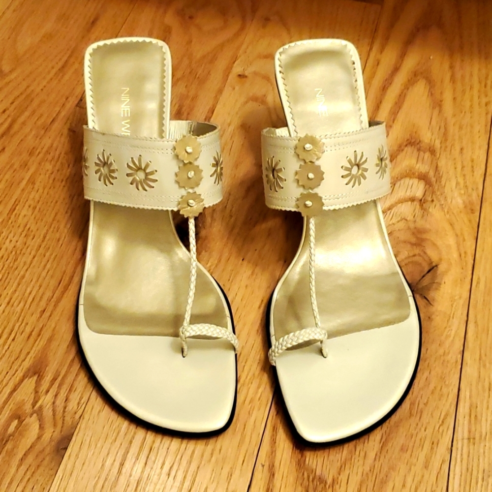 NINE WEST HEELED SANDLAS 9 CREAM CHROME COLOR 3" SHOES